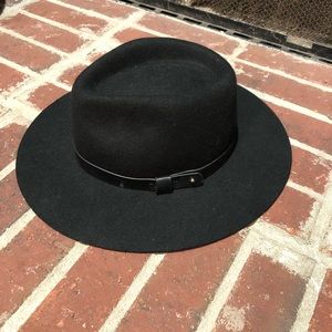 Black wide-brim fedora
